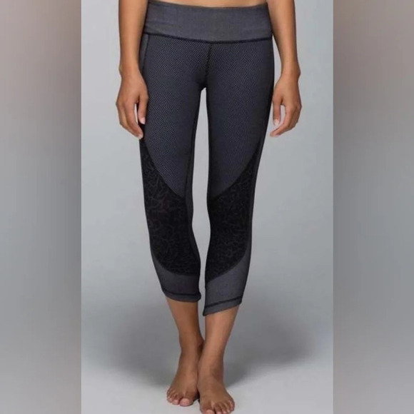 Lululemon Wunder Under Crop - Picture 1 of 8